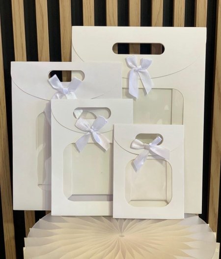 كيس للهدايا مع ببيونه